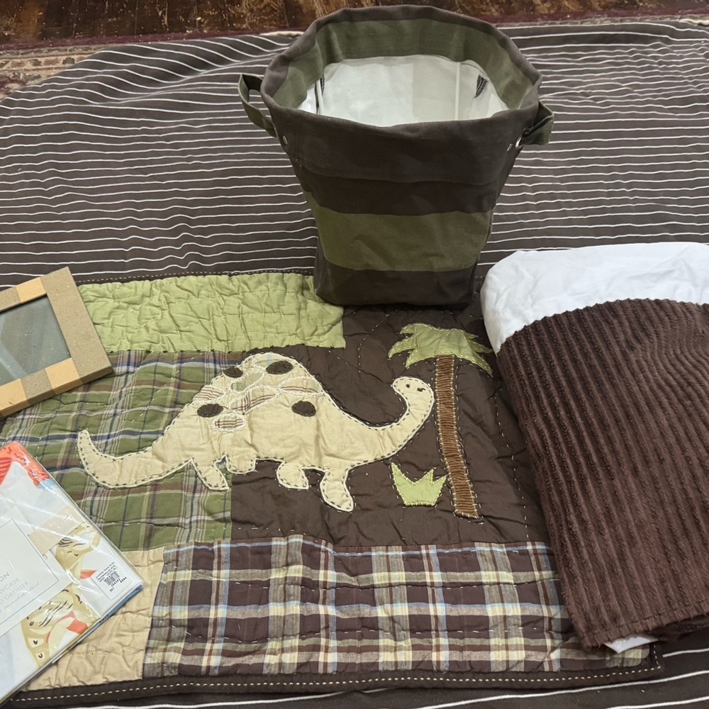 Pottery Barn Kids Dinosaur bedding